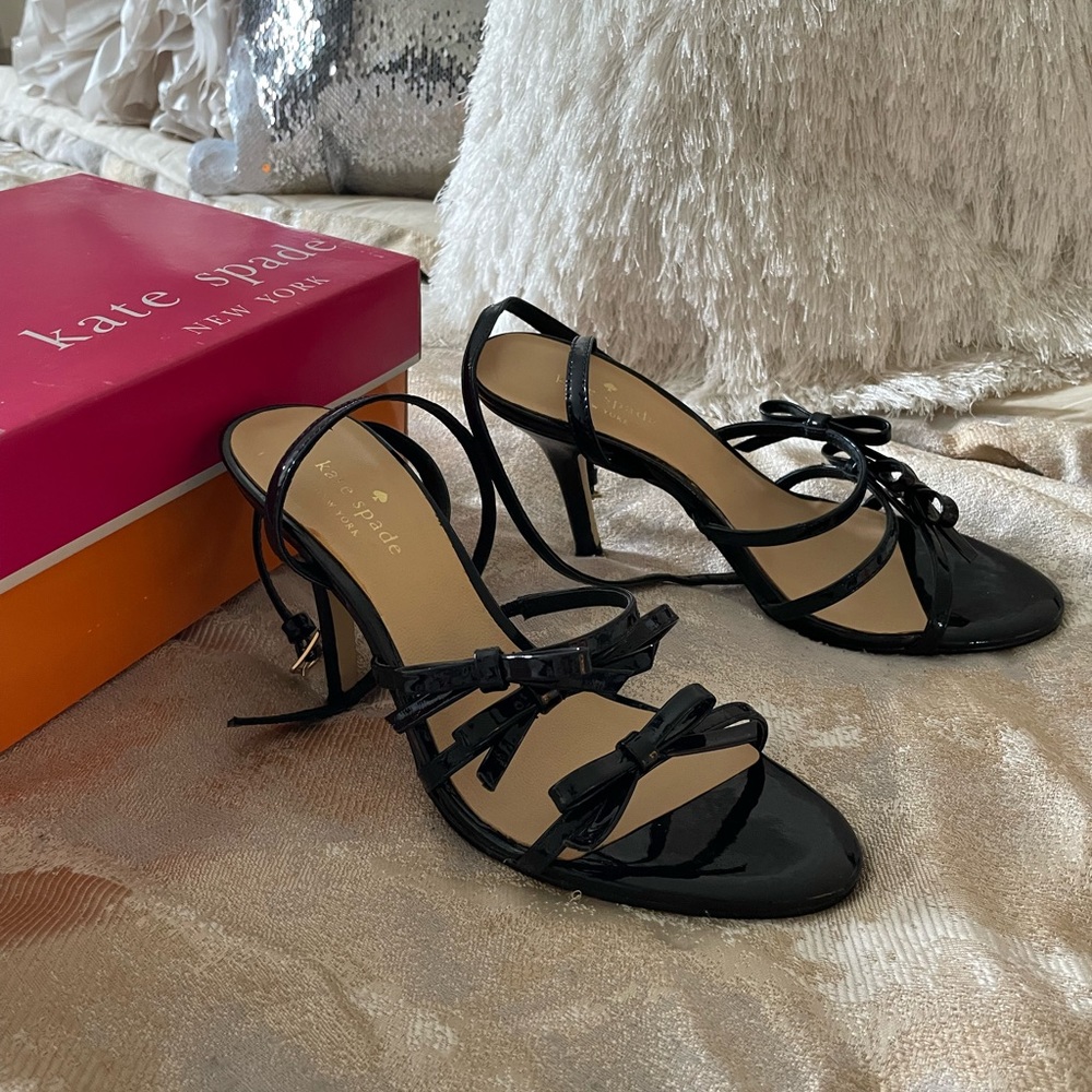 Brand new Kate Spade navy patent heels 7 1/2